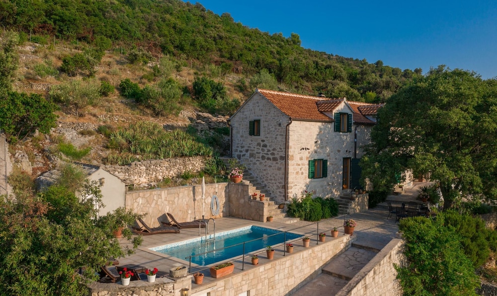 Villa Dol-three Bedroom Villa With Pool