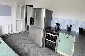 Apartment - Sleeps 4 - Hot Tub, Pet-friendly