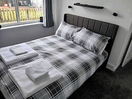 Apartment - Sleeps 4 - Hot Tub, Pet-friendly
