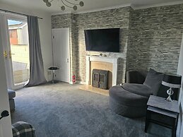 Apartment - Sleeps 4 - Hot Tub, Pet-friendly