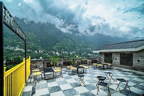 The Hosteller Old Manali Manu Temple