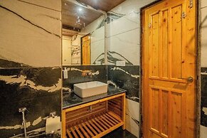 The Hosteller Old Manali Manu Temple