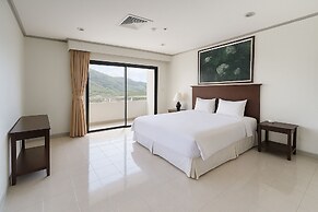 Patong Beachfront Tower 3 BR Penthouse
