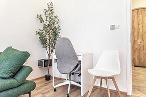 Lovely Apartment Steps from Schonbrunn