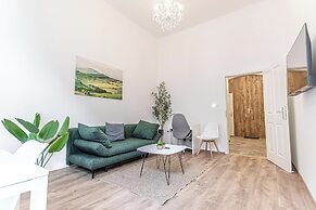 Lovely Apartment Steps from Schonbrunn