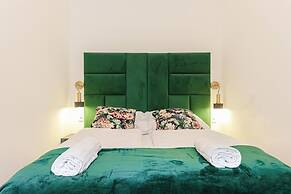 Lovely Apartment Steps from Schonbrunn