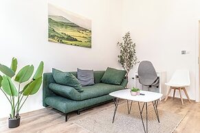 Lovely Apartment Steps from Schonbrunn