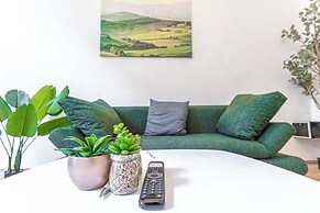 Lovely Apartment Steps from Schonbrunn