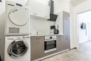 Lovely Apartment Steps from Schonbrunn