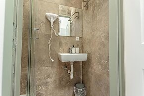 Lovely Apartment Steps from Schonbrunn