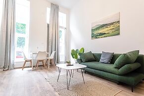 Lovely Apartment Steps from Schonbrunn