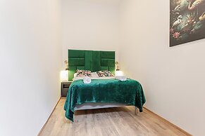 Lovely Apartment Steps from Schonbrunn