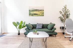 Lovely Apartment Steps from Schonbrunn