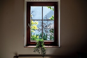 Lakeview Apartments