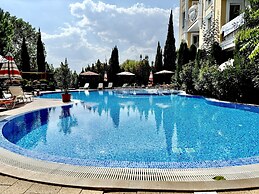Menada Messembria Palace Apartments