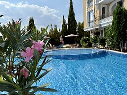 Menada Messembria Palace Apartments