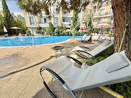 Menada Messembria Palace Apartments