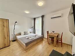 Menada Aphrodite Green Apartments