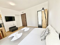 Menada Aphrodite Green Apartments