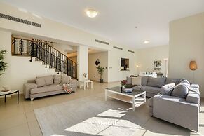 Manzil - 4BR Villa with Private Garden