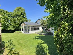 Cozy Nature Chalet for 8 Guests