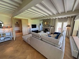 Cozy Nature Chalet for 8 Guests