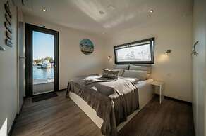 Havel River Houseboat