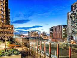 Melbourne CBD 2bed With Gym, Sauna & Pool Access