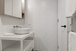 Bright Studio in Fremantle With Modern Finishes