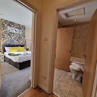 2-Bedroom with Free Parking in Coventry