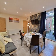 2-Bedroom with Free Parking in Coventry