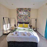 2-Bedroom with Free Parking in Coventry