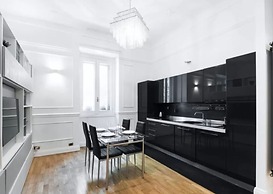 Acquileia - Stylish Loft Steps From Corso Magenta