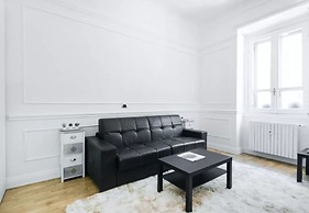 Acquileia - Stylish Loft Steps From Corso Magenta