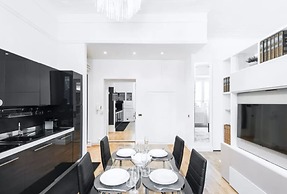 Acquileia - Stylish Loft Steps From Corso Magenta