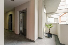 Candiani Building - Elegant 2-level Apartment With 3 Bedrooms