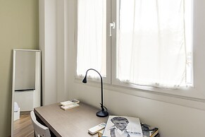 Candiani Building - Elegant 2-level Apartment With 3 Bedrooms