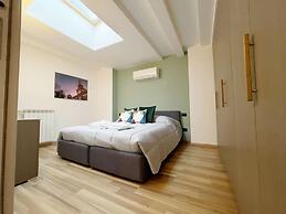 Candiani Building - Elegant 2-level Apartment With 3 Bedrooms