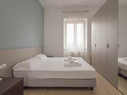 Spinoza - Modern 1 br With Balcony Steps From Piola