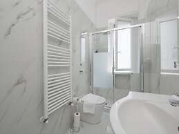 Spinoza - Modern 1 br With Balcony Steps From Piola
