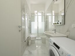 Spinoza - Modern 1 br With Balcony Steps From Piola