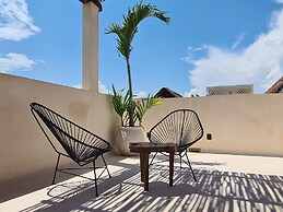 Private Balcony Jungle View Studio S21