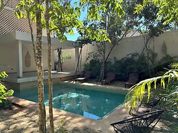 Private Balcony Jungle View Studio S21