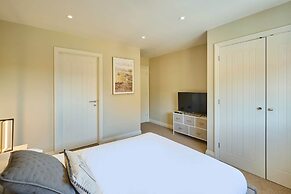 Host Stay The Sett