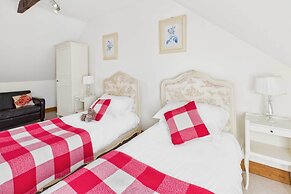 Host Stay Dolphin Dream