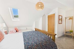 Host Stay Cringle Cottage