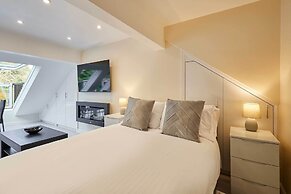 Host Stay Ross View Attic Apartment