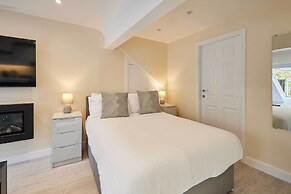 Host Stay Ross View Attic Apartment