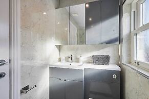 Host Stay Ross View Attic Apartment