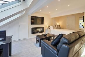 Host Stay Ross View Attic Apartment